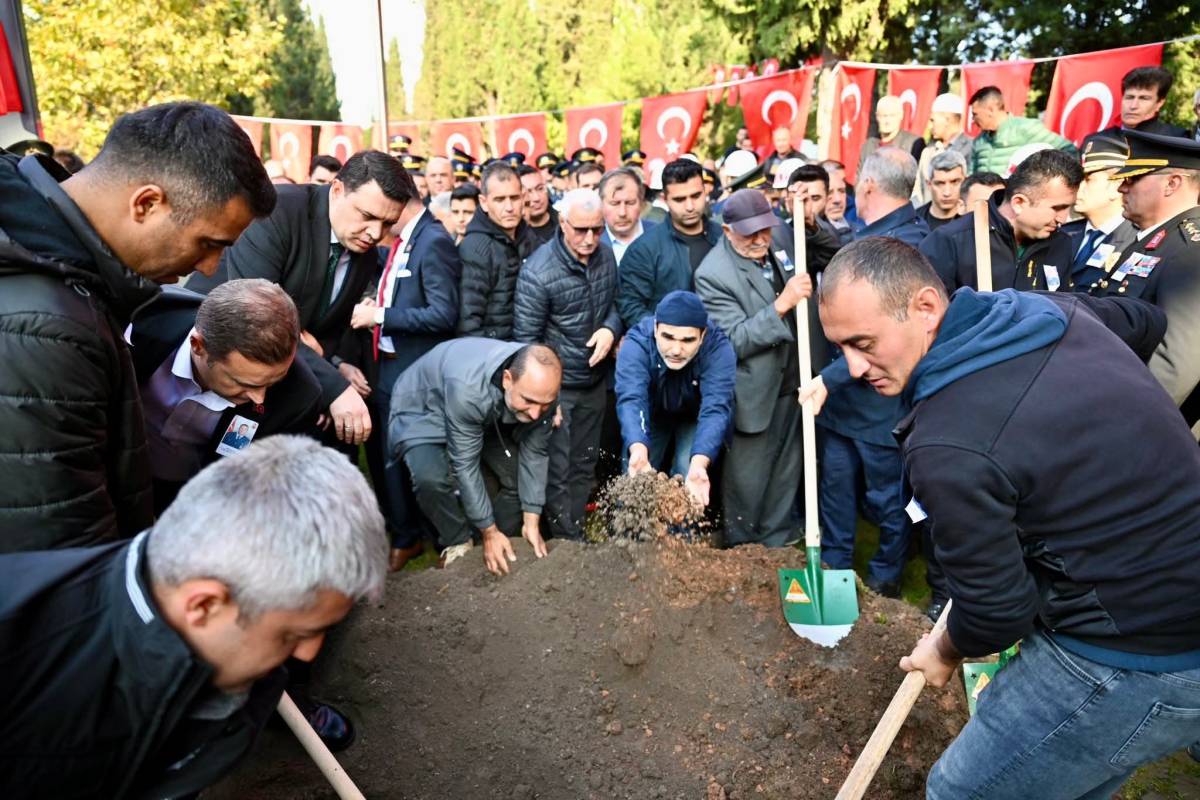 Balıkesir şehidi Emre Sayın'ı kalbine gömdü