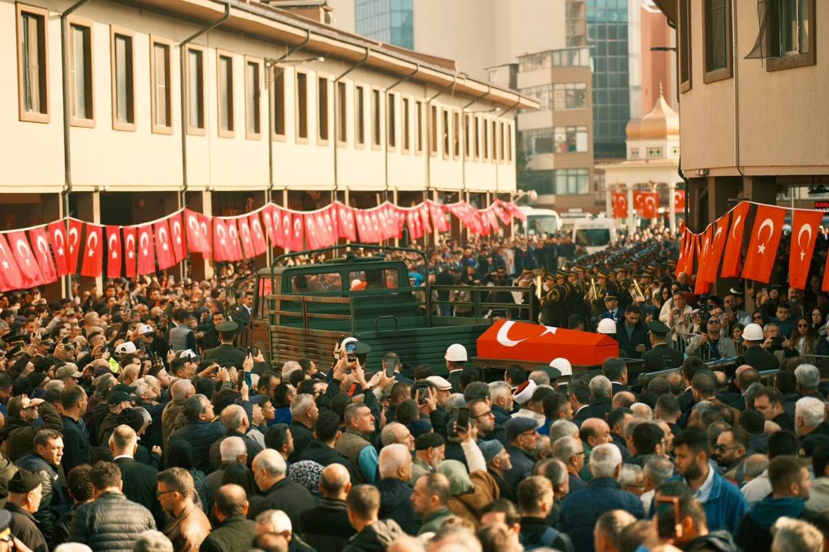 Balıkesir şehidi Emre Sayın'ı kalbine gömdü