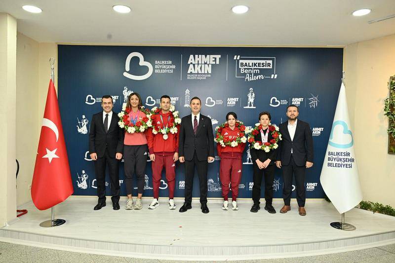 Başkan Akın, Balıkesir’in adını dünyaya duyuran milli sporcuları ağırladı