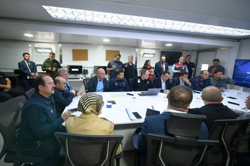 Sındırgı'da Devlet çalışıyor, yaralar sarılıyor..