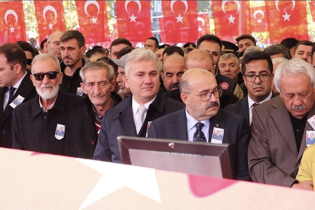 Şehit töreninde protokol nezaketi tartışması