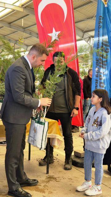 Sındırgı’da Minik Eller, Fidanlarla Geleceğe Dokundu