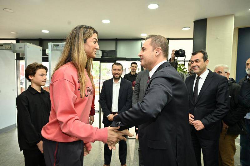 Başkan Akın, Balıkesir’in adını dünyaya duyuran milli sporcuları ağırladı