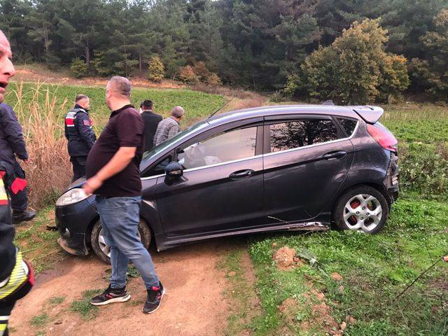 Balıkesir İvrindi'de Otomobil Tarlaya Girdi