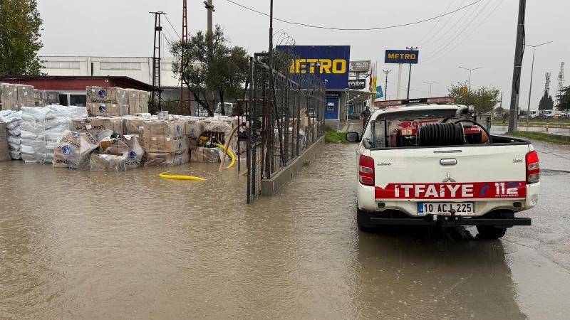 Beklenen yağmur Körfez ilçelerinde hayatı olumsuz etkiledi