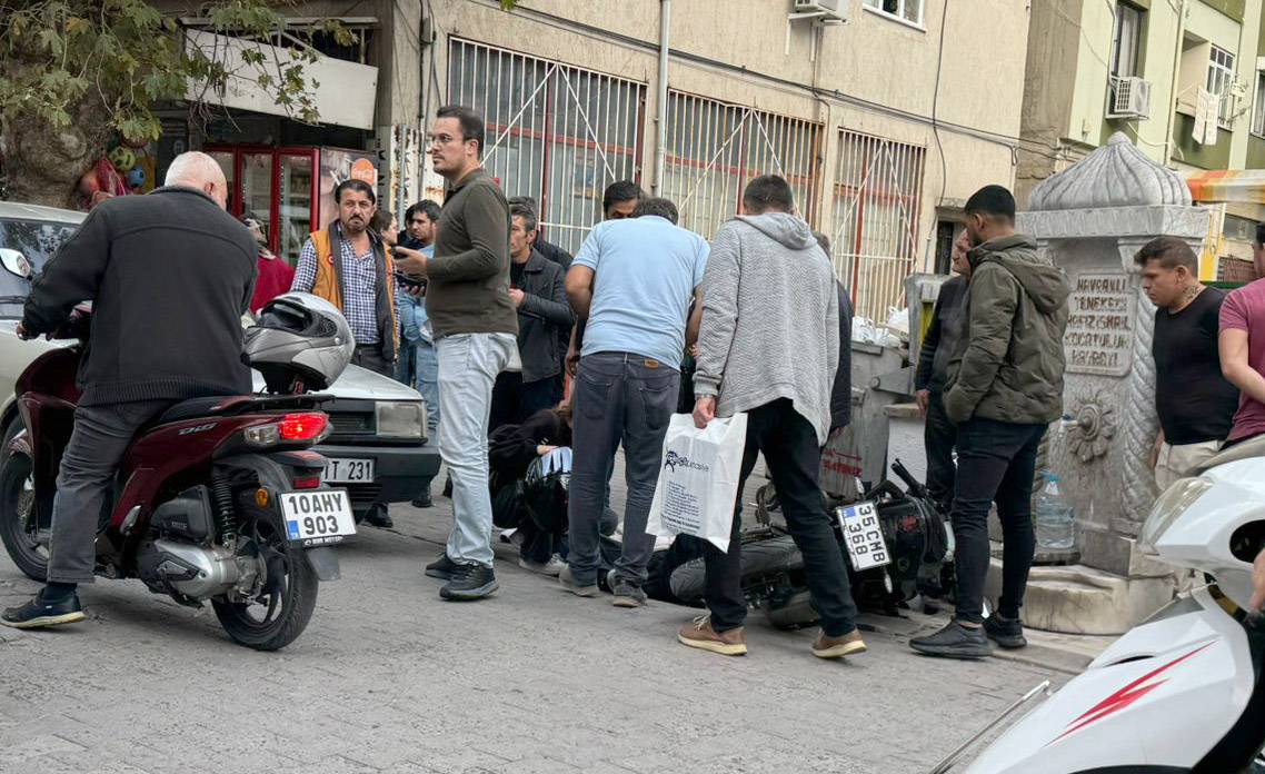 Edremit’te Motosiklet ile Otomobil Çarpıştı: 1 Yaralı