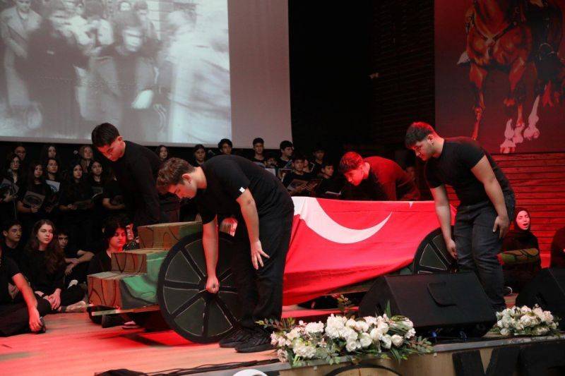 Edremit, 10 Kasım’da Ulu Önder Atatürk’ü anmak için tek yürek oldu
