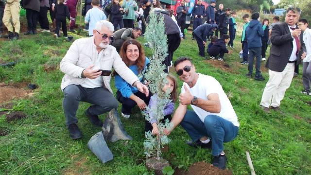 Burhaniye de 400 fidan toprakla buluşturuldu