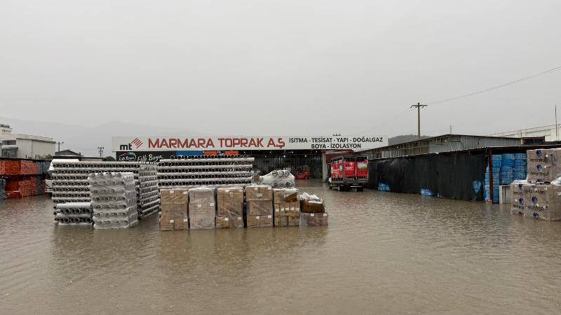 Beklenen yağmur Körfez ilçelerinde hayatı olumsuz etkiledi