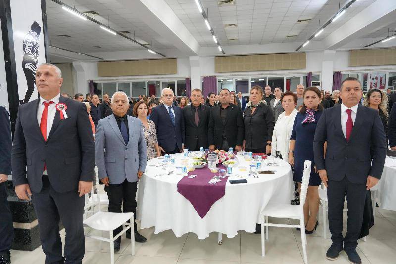 Burhaniye Belediyesi'nden Öğretmenler Günü Yemeği