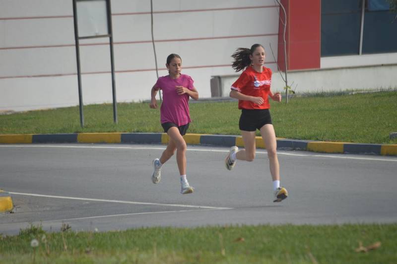 Bandırmalı Atletler Bölge Yarışlarına Katılmaya Hak Kazandılar