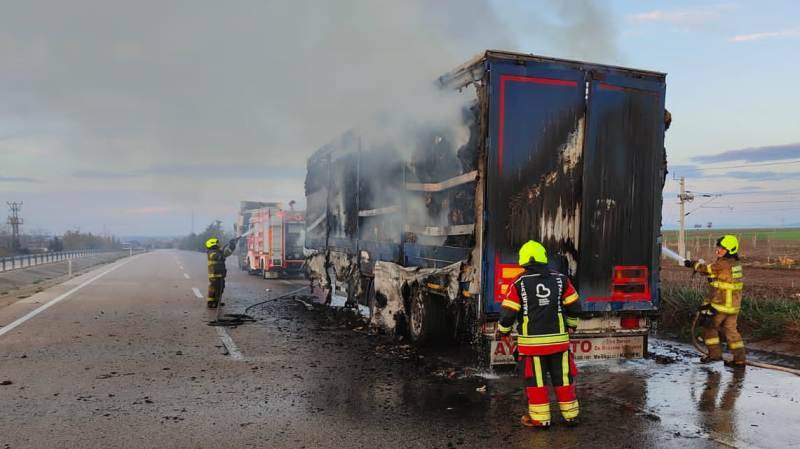 Ateş Savaşçıları Dorse Yangınına Böyle Koştu