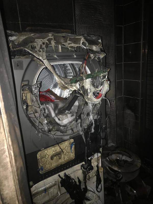 Bandırma'da yangın paniği, kedi merdivenle kurtarıldı