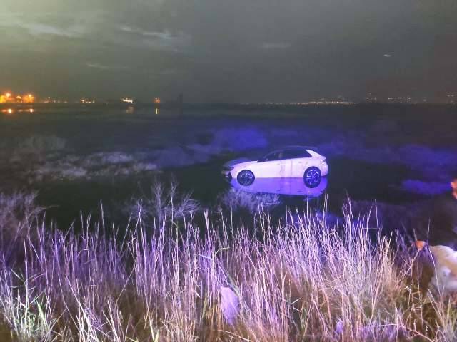 İtfaiyeciler çizmeler giyerek kurtardılar