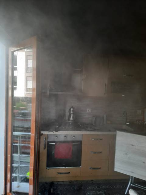 Edremit'te yangın evi  kullanılamaz hale getirdi.