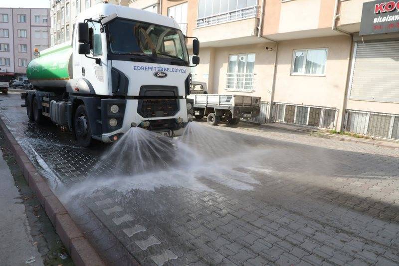 Edremit’te temizlikte 7/24 kesintisiz hizmet