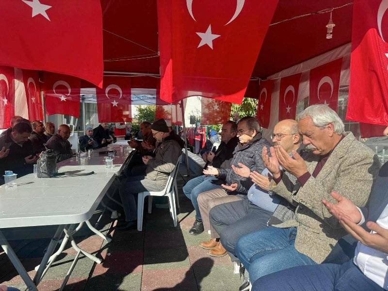 Vali Ustaoğlu, acılı günde Sayın ailesini yalnız bırakmadı