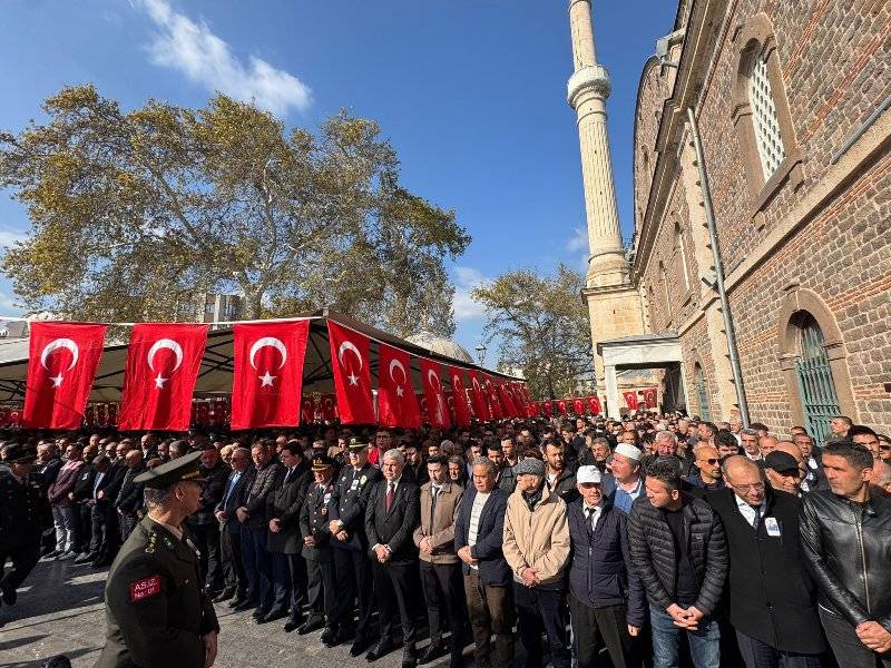 20 vatan evladına son görev... Balıkesir şehidini kalbine gömdü