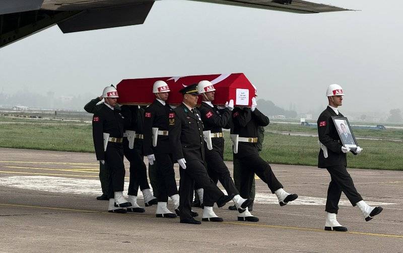 20 vatan evladına son görev... Balıkesir şehidini kalbine gömdü