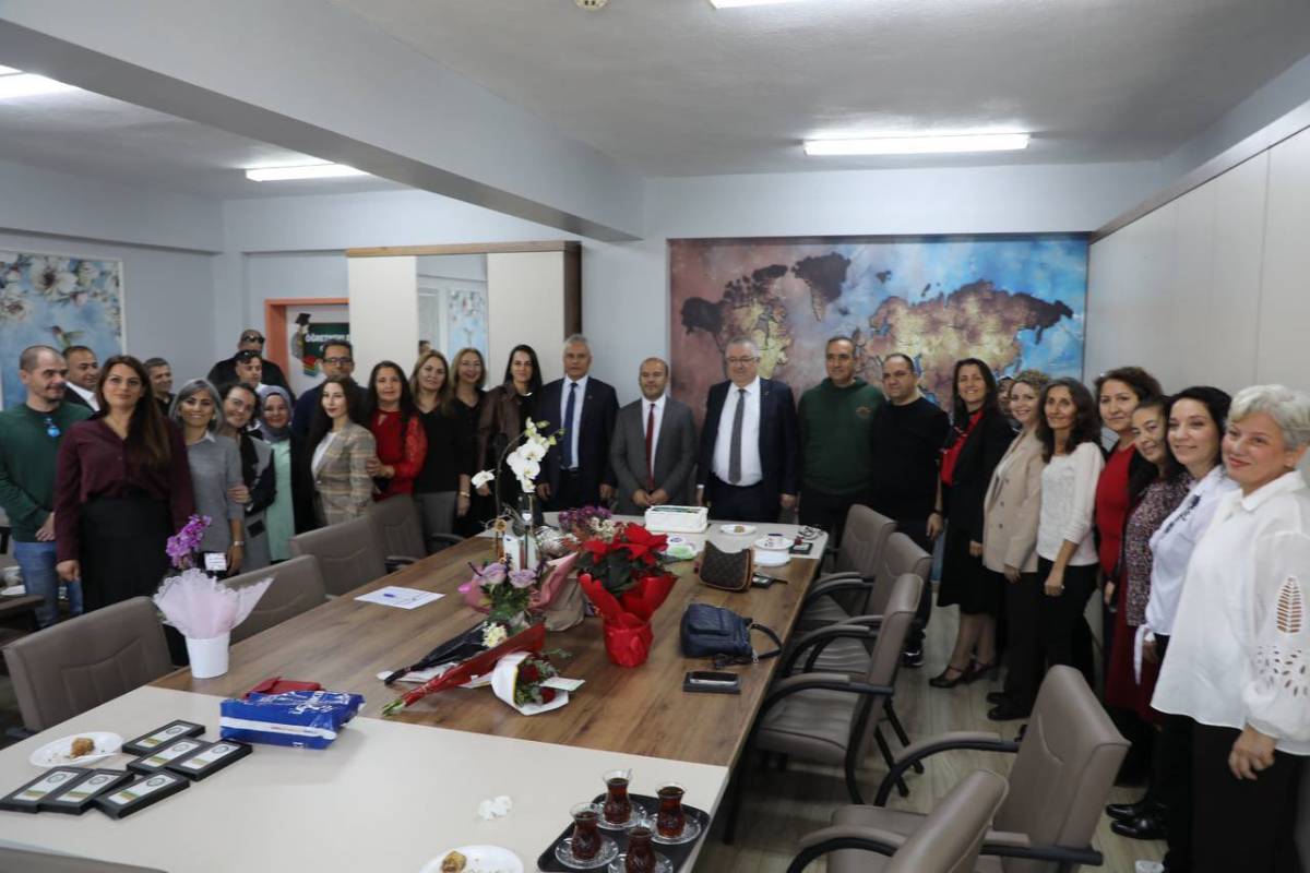 Edremit Belediye Başkanı Mehmet Ertaş’tan 'Öğretmenler Günü' Kutlaması