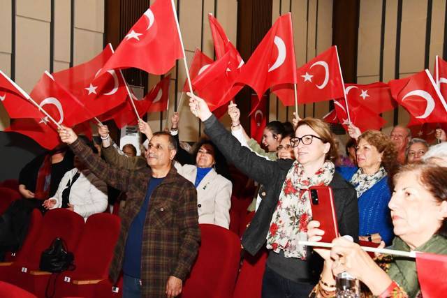 Şair Halil Soyuer'e Vefa Gecesi Şölene Dönüştü