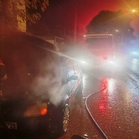 Karesi’de bir araç yandı