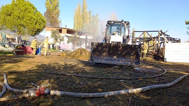 Edremit’te samanlık yangını