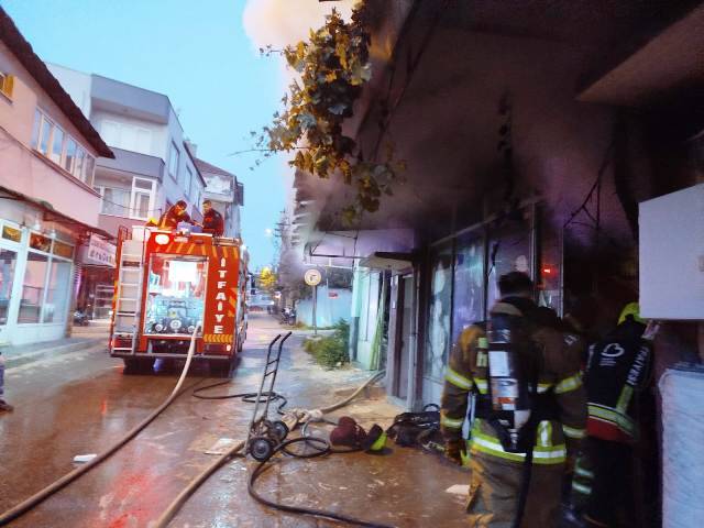 Karesi’de işyeri yangın..