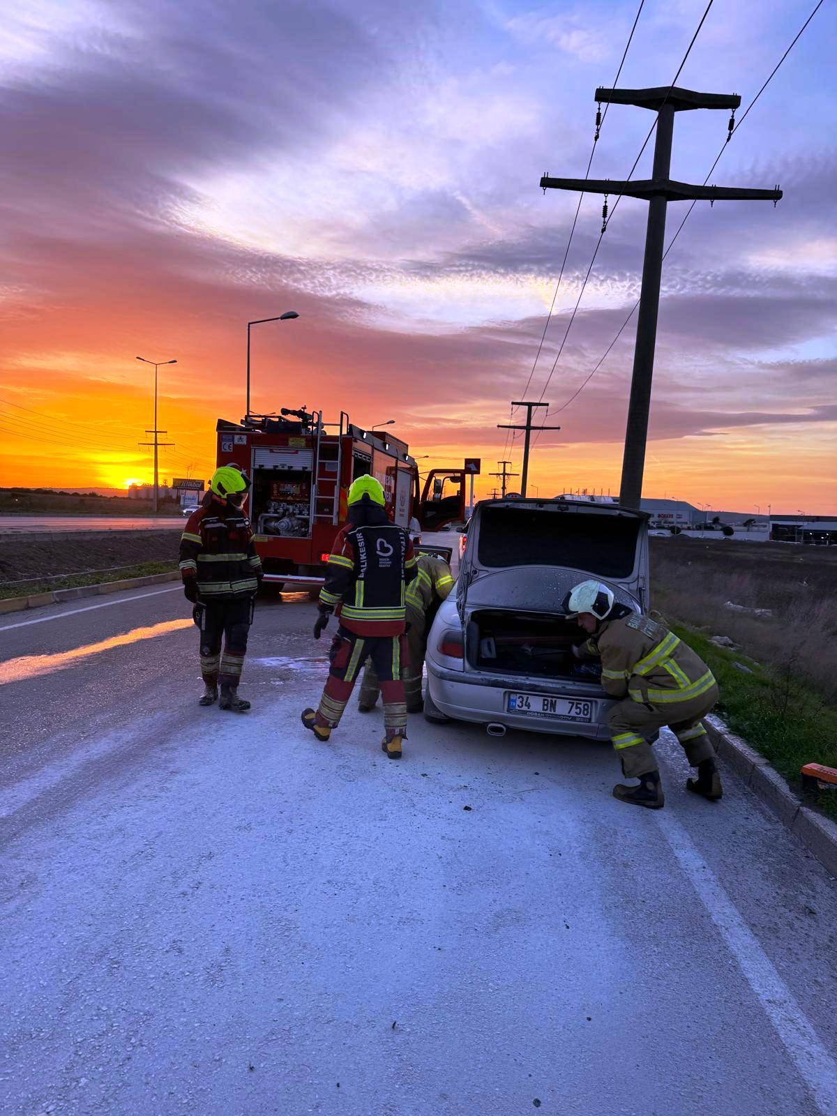 Bandırma’da bir araç yandı