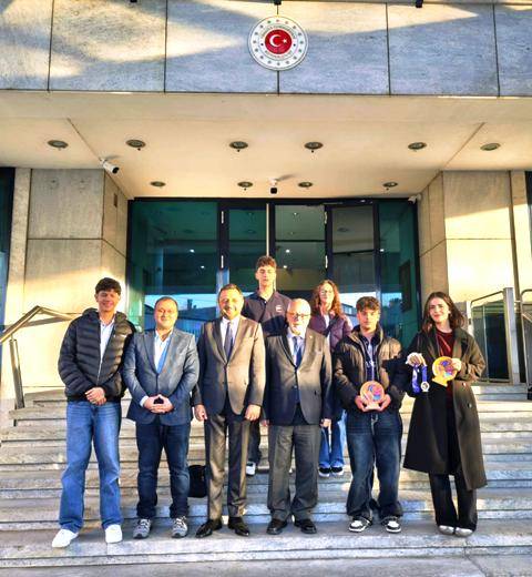 Balıkesir'in Robotik Gururu: Avrupa'dan Altın ve Bronz Derece