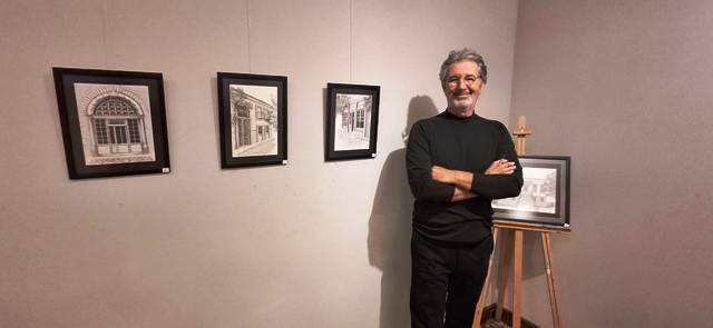 Ressam Ali Erkmen’in Karakalem Sergisi Ayvalık’ta Açıldı