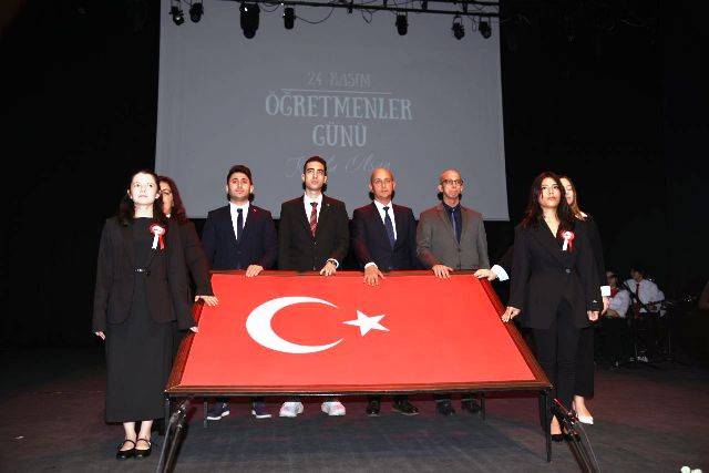 Balıkesir’de 24 Kasım Öğretmenler Günü Coşkuyla Kutlandı