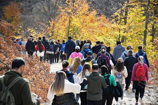 Büyükşehirden öğretmenler için doğa yürüyüşü etkinliği