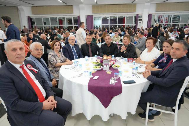 Burhaniye Belediyesi'nden Öğretmenler Günü Yemeği