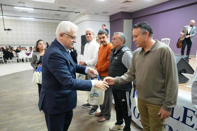 Burhaniye Belediyesi'nden Öğretmenler Günü Yemeği