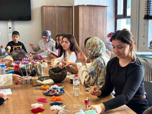 Büyükşehir özel gereksinimli bireyleri sanat çatısı altında buluşturuyor