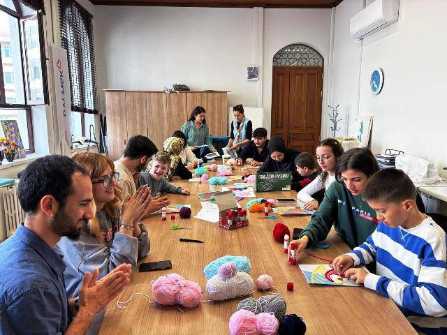 Büyükşehir özel gereksinimli bireyleri sanat çatısı altında buluşturuyor