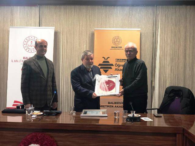 Köy Köy Gezen Bir Aydın: Sarı Hoca'nın Hikâyesi Öğretmenlerle Buluştu