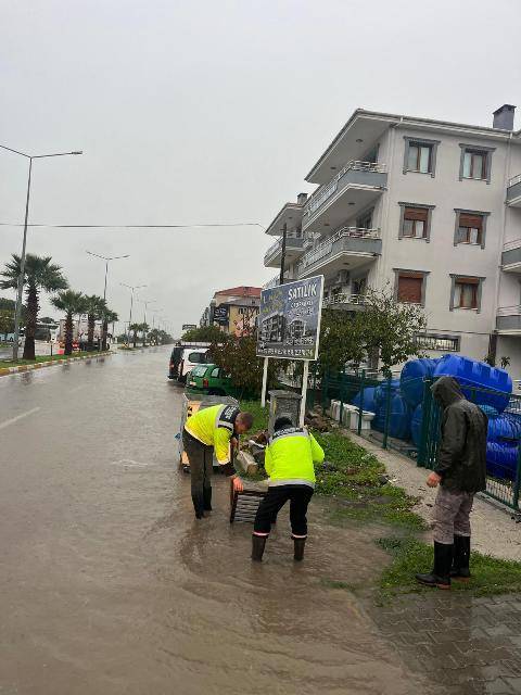 Ayvalık'ta Tüm Belediye Ekipleri24 Saat Sahada