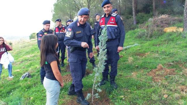 Burhaniye de 400 fidan toprakla buluşturuldu