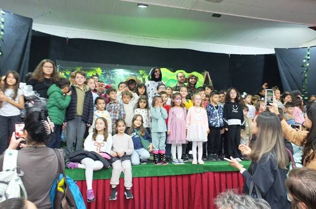 Burhaniyeli amatörlerin oyunu ayakta alkışlandı