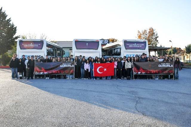 Balıkesirli gençler Ata’nın huzurunda