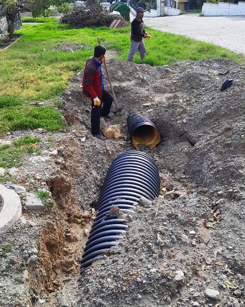 Edremit’te yağışlara karşı önlem: Narlı’da yağmur suyu hattı çalışmaları