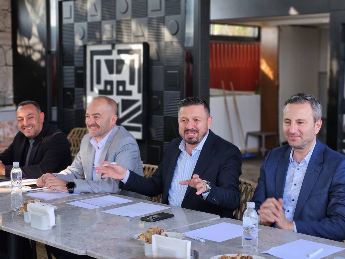 Ak Parti Balıkesir İl Ve İlçe Başkanları Ayvalık’ta Buluştu