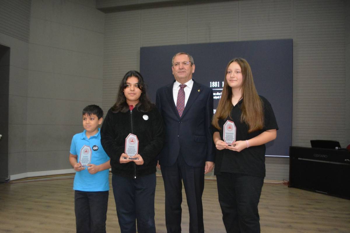 Ayvalık Ata'sına koştu