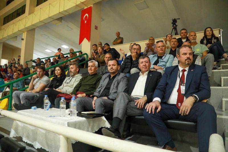 Burhaniye Belediyespor Puanını 14’e Yükseltti