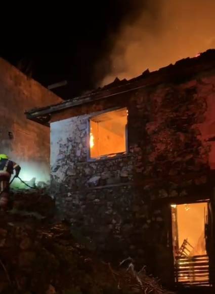 Balıkesir’de gece yarısı korkunç yangın. 72 Yaşındaki adam hayatını kaybetti