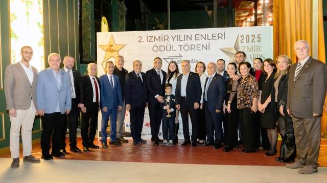 2. İzmir Yılın Enleri Ödülleri görkemli bir geceyle sahiplerini buldu