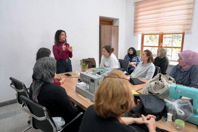 Burhaniye Belediyesi’nden Kadınlara Özel Program Düzenlendi