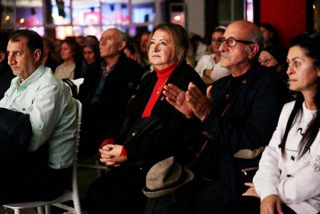 Burhaniye'de Müzik Ve Dayanışma Gecesi Fark Yarattı